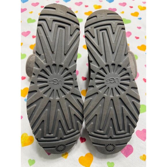 UGG Australia Women's Kristin Boot Grey Size 9 | Gently Used | Warm Ankle Bootie - Picture 3 of 7